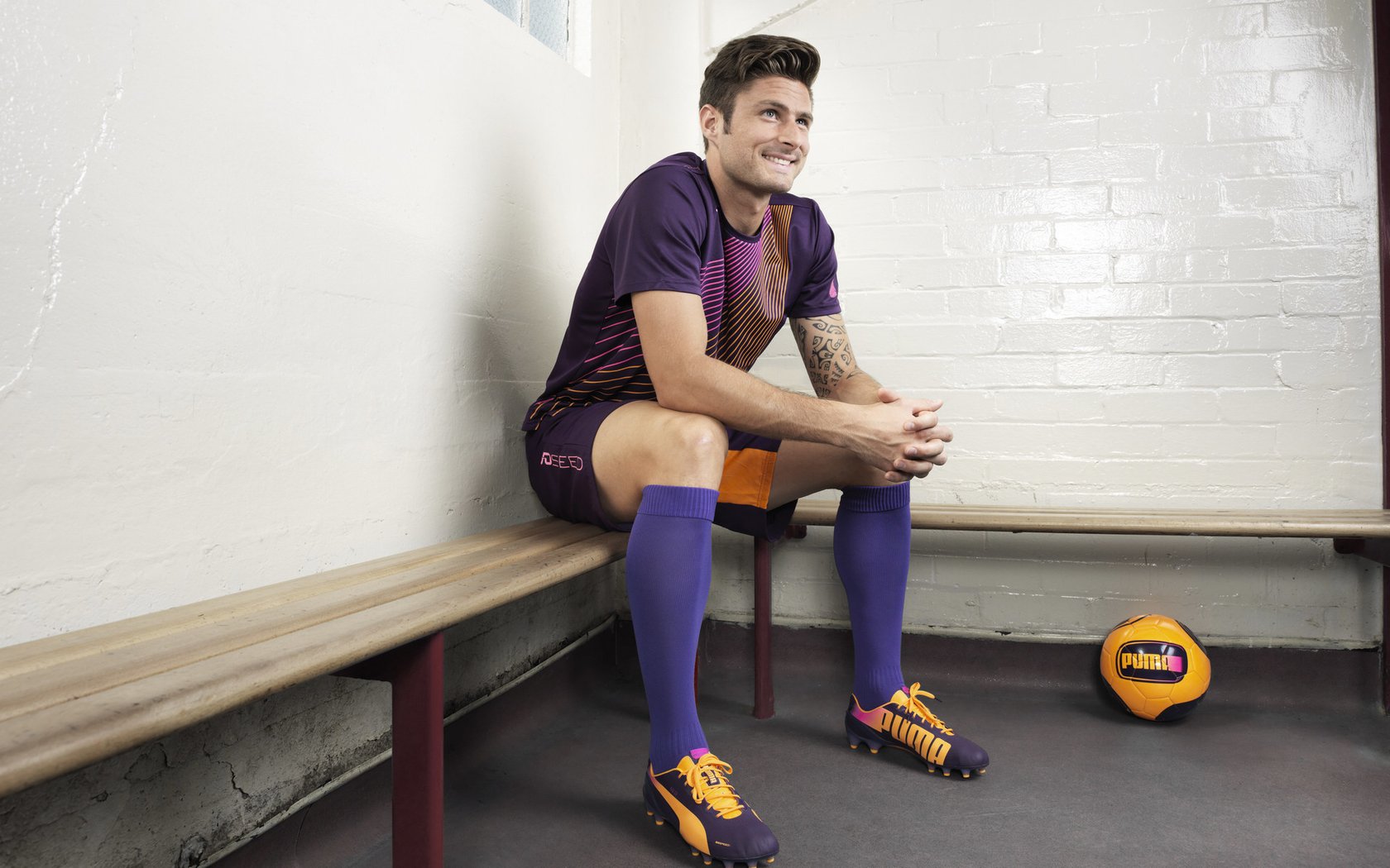 DBGame-北欧铁骑粉碎大黄蜂，东亚新王闪耀世纪对决—现代足球的多元交响曲