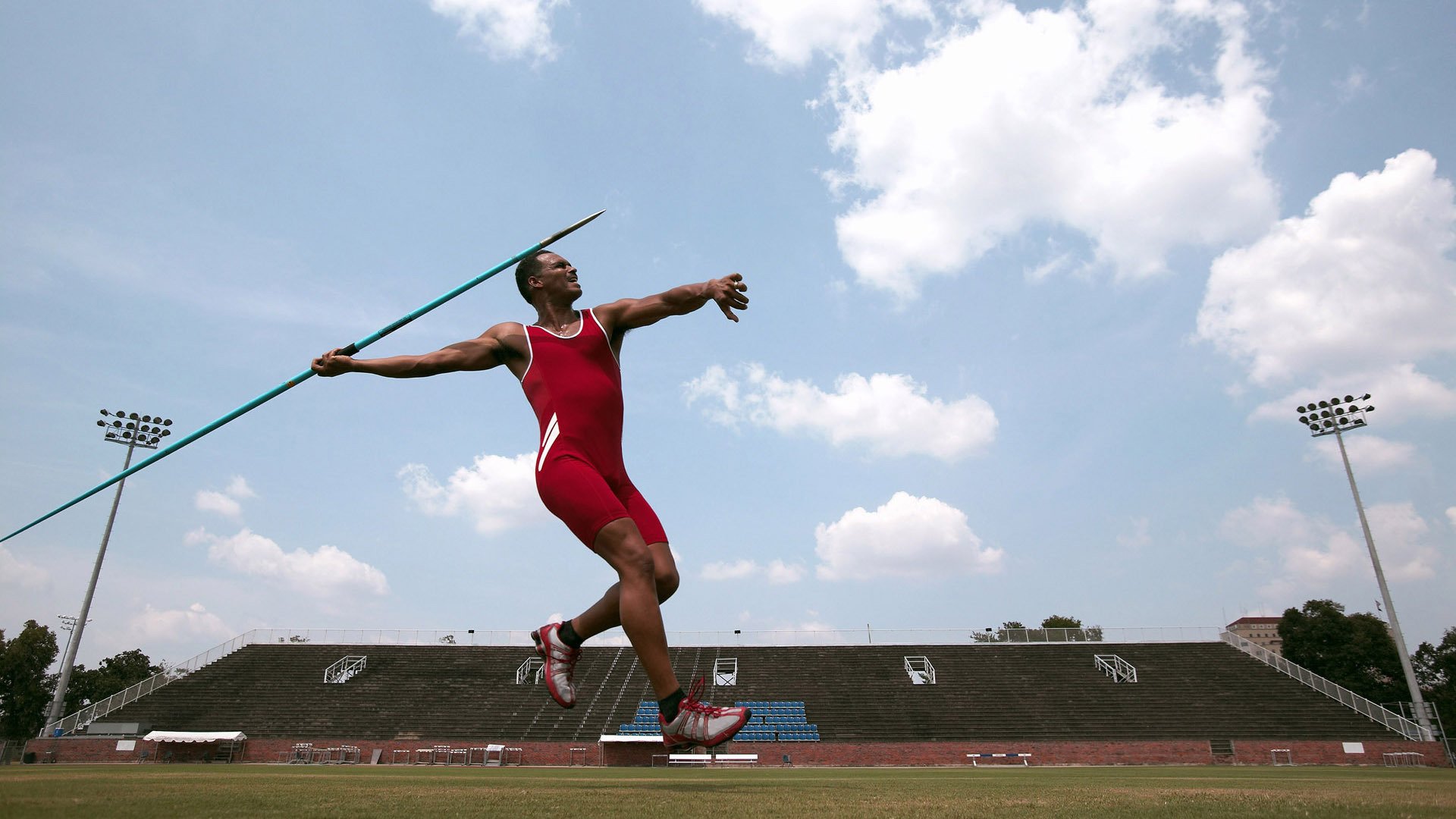 巴雷拉一箭定乾坤,西班牙险胜伊拉克,唯一进球锁定胜局